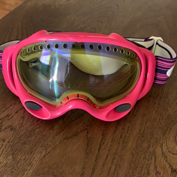 Oakley Accessories - Oakley pink ski goggles with yellow/ light lens